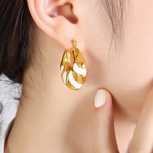 18K Gold Plated Chunky Hoop Earrings*Enamel Earrings*Vintage Earrings* - Picture 3 of 5